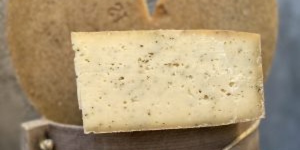 Brânză Maturată cu ierburi secuiești